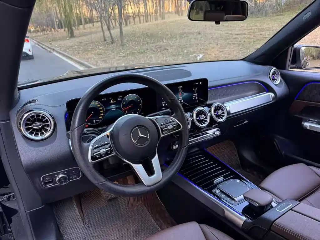 MERCEDES-BENZ GLB