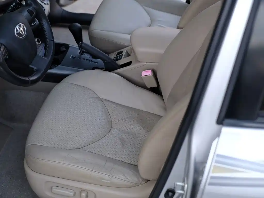 Toyota RAV4 — миниатюра 26
