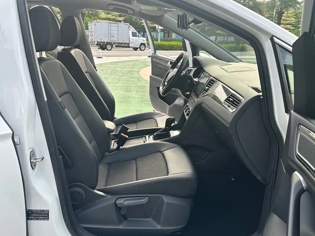 Volkswagen Golf Sportsvan — миниатюра 8