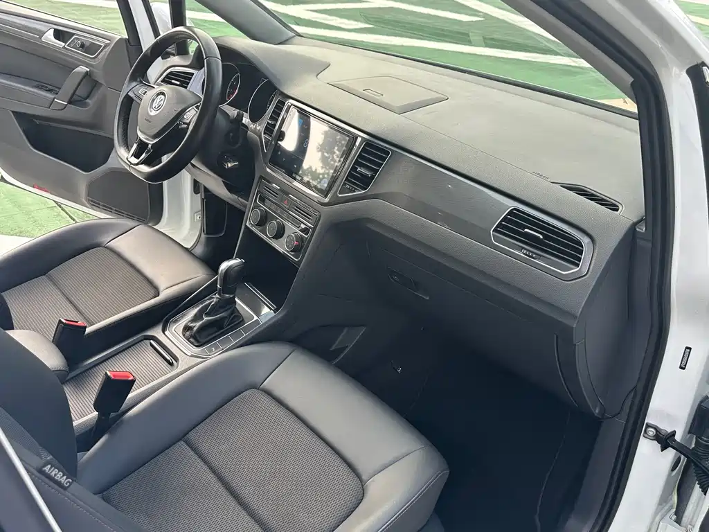 Volkswagen Golf Sportsvan — миниатюра 20