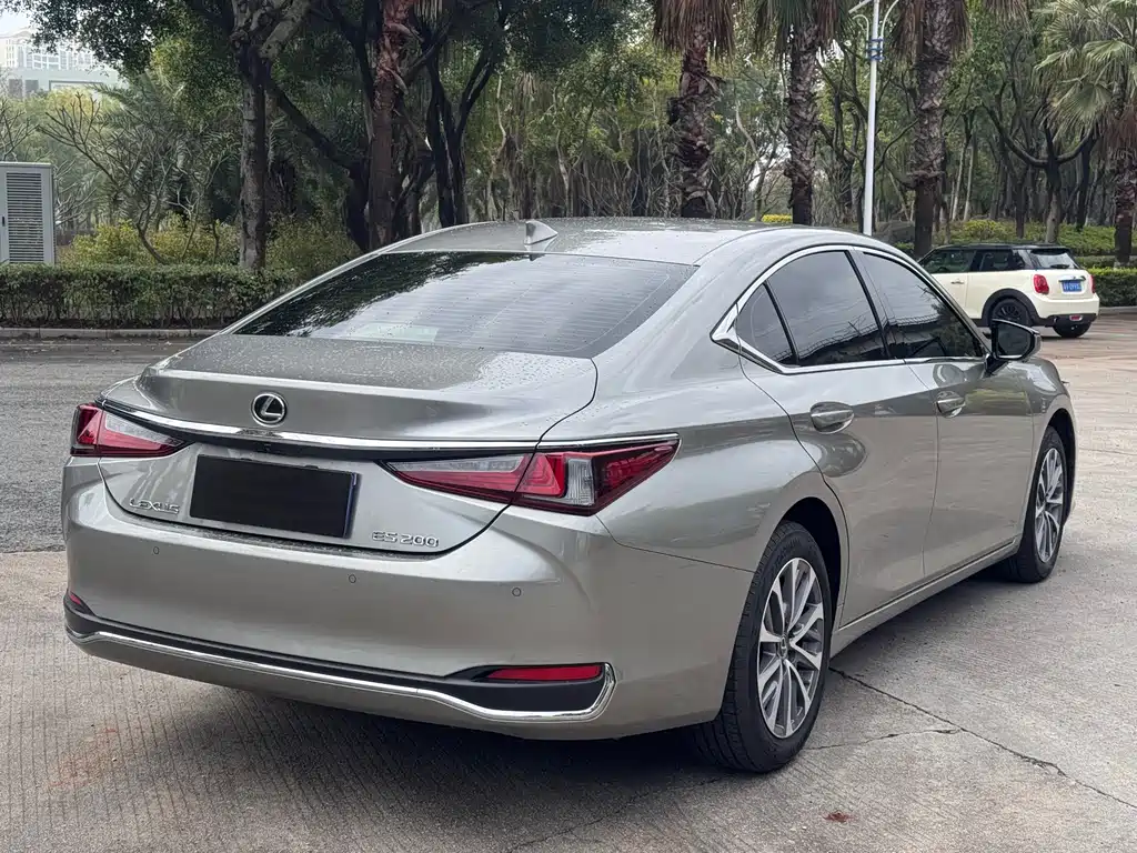LEXUS ES