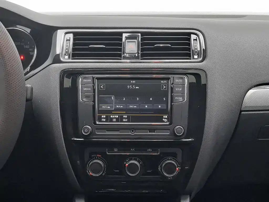 Volkswagen Sagitar — миниатюра 12