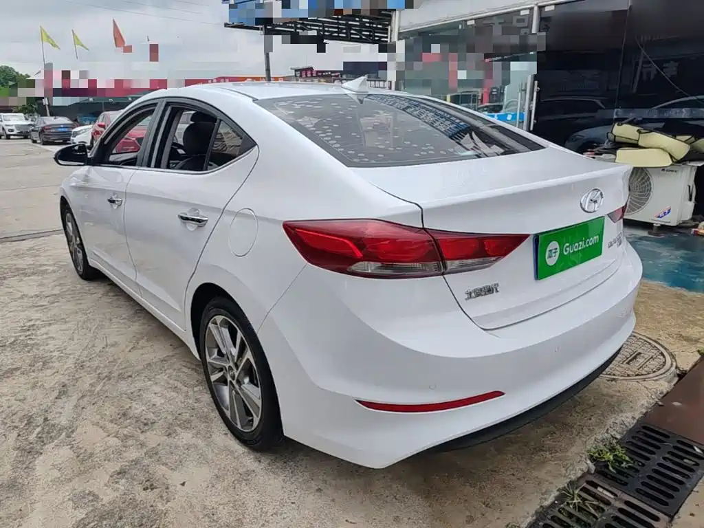 Hyundai Elantra — миниатюра 5