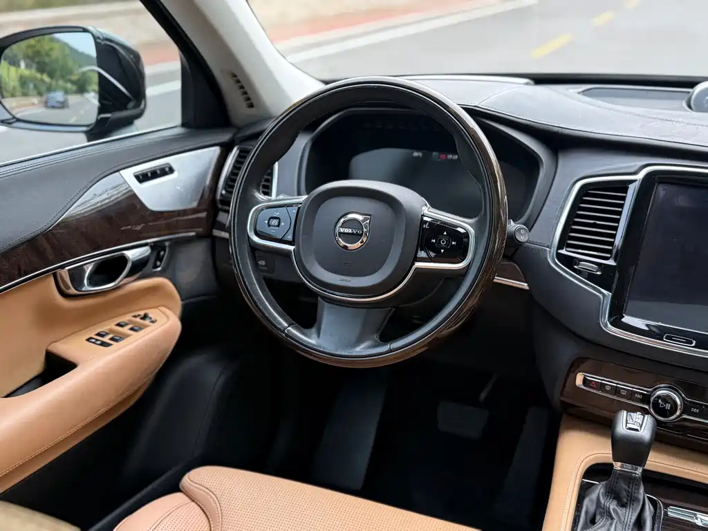 Volvo XC90 — миниатюра 8