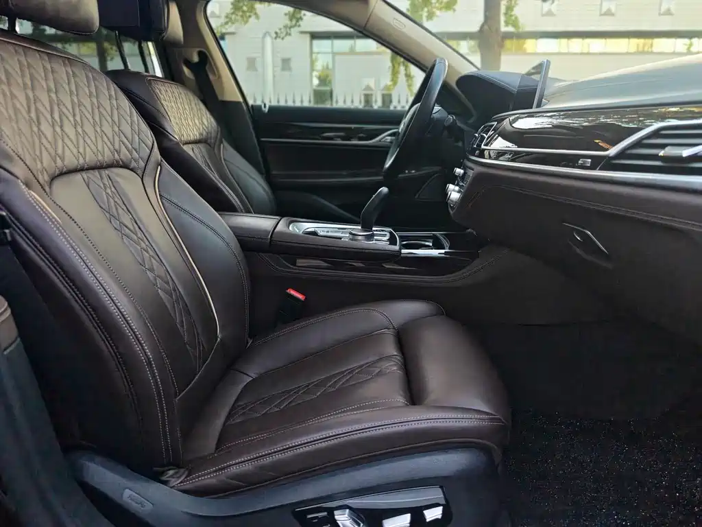 BMW 7 Series — миниатюра 25