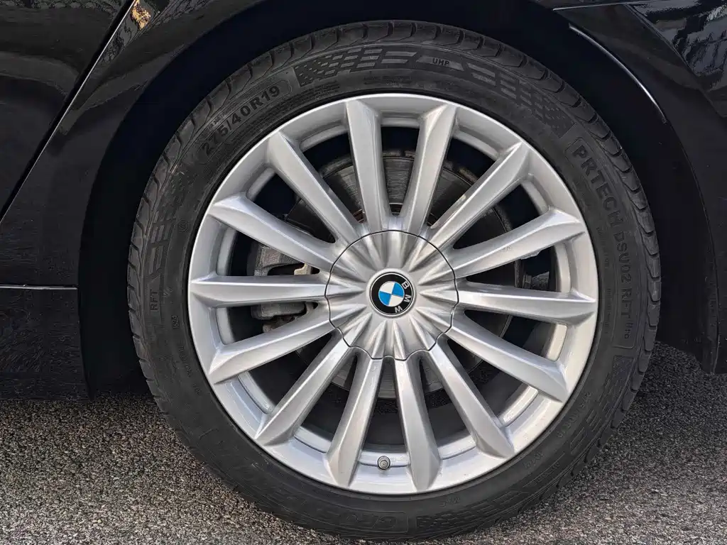 BMW 7 Series — миниатюра 37