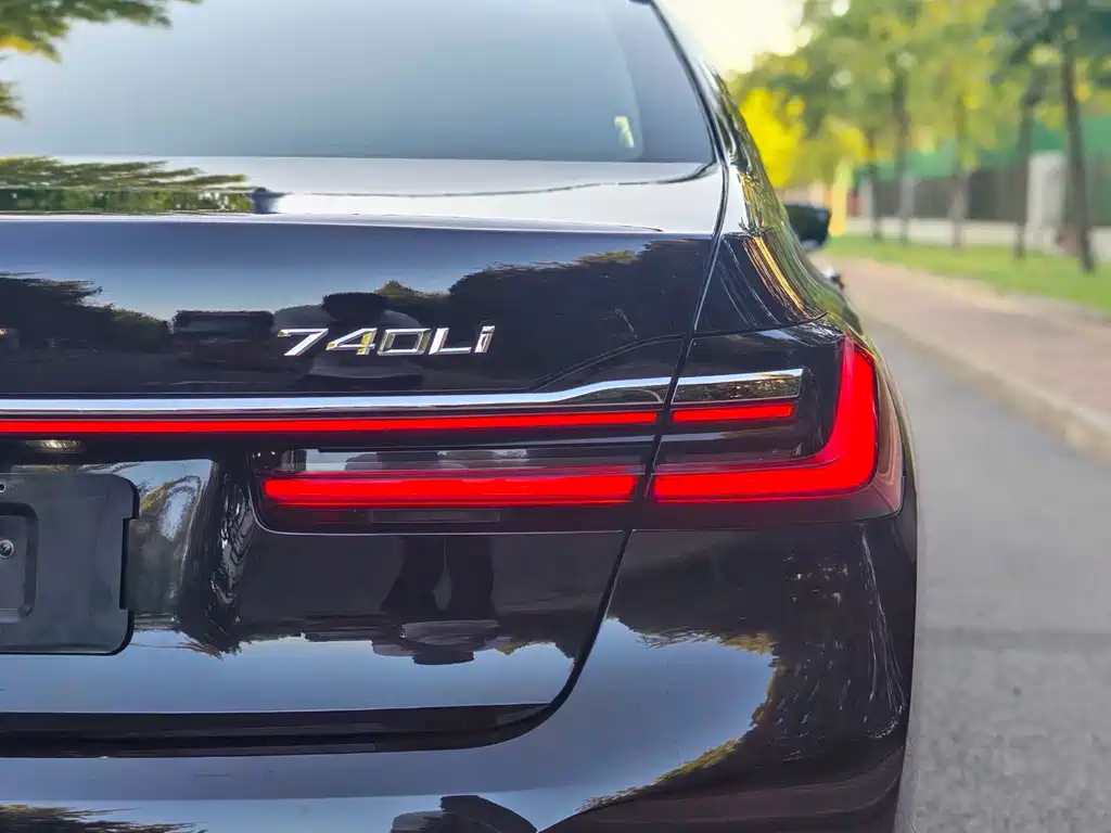 BMW 7 Series — миниатюра 32