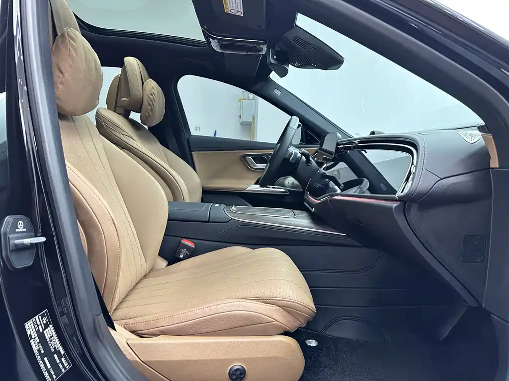 Mercedes-Benz E-Class — миниатюра 13