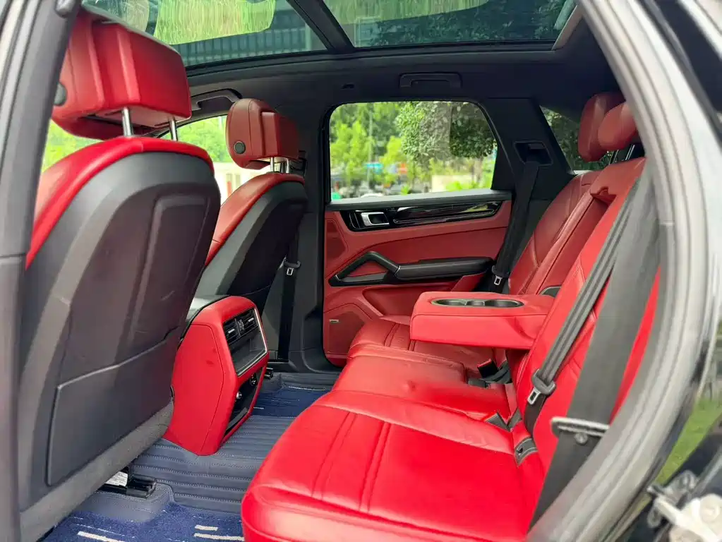 Porsche Cayenne — миниатюра 6