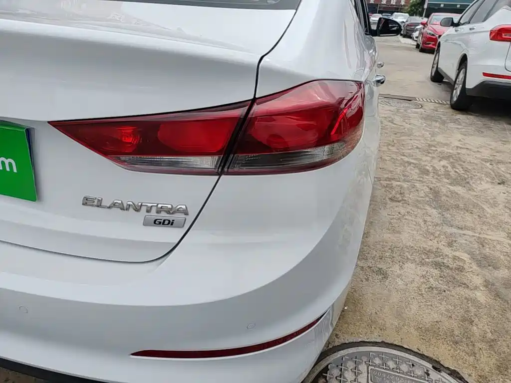 Hyundai Elantra — миниатюра 8