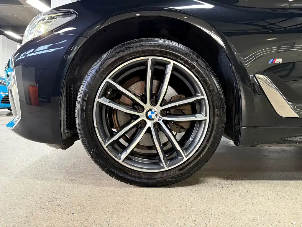 BMW 5 Series — миниатюра 24