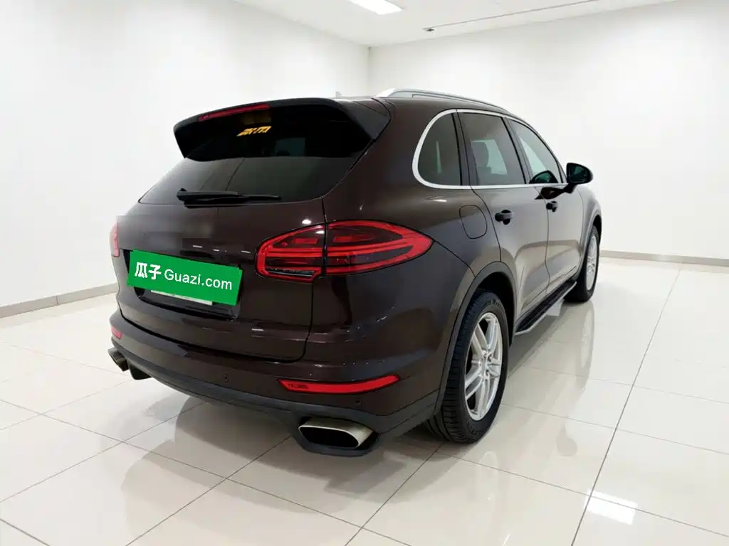 Porsche Cayenne — миниатюра 6