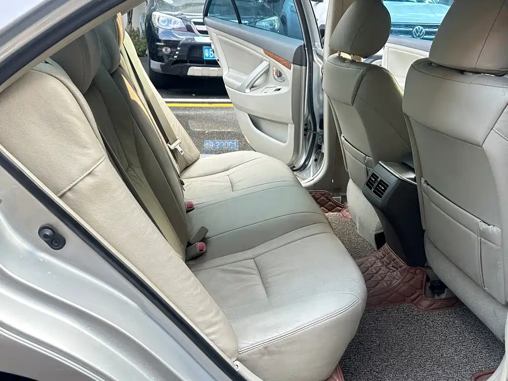 Toyota Camry — миниатюра 12