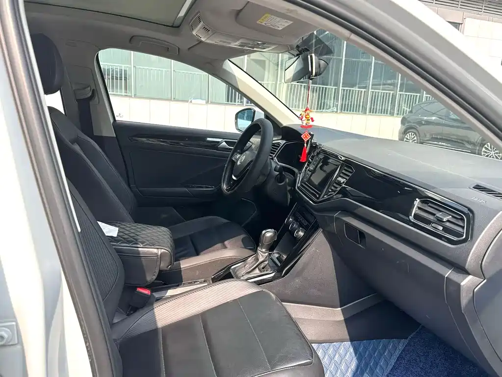 VOLKSWAGEN T ROC EXPLORING SONGS