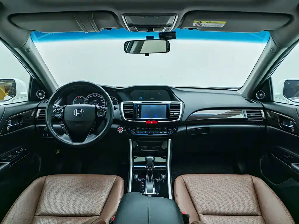 Honda Accord — миниатюра 17