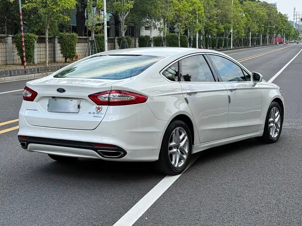 Ford Mondeo — миниатюра 9