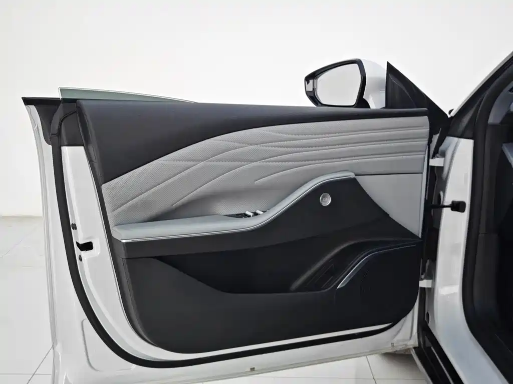 GEELY GALAXY GALAXY E8