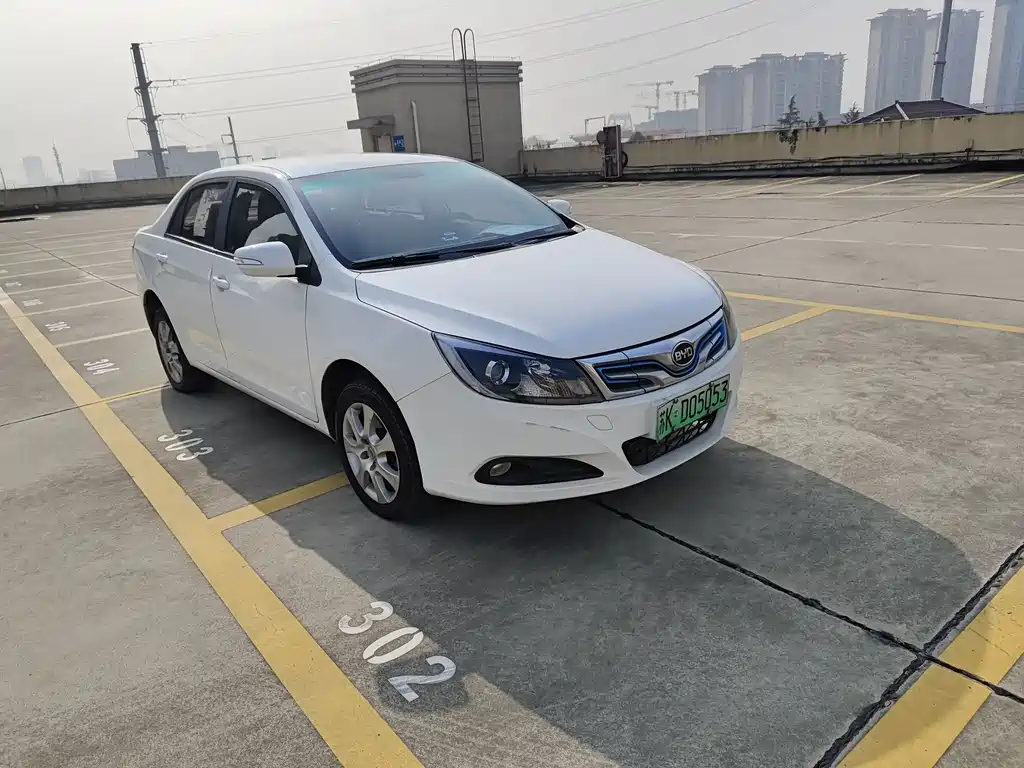 BYD E5