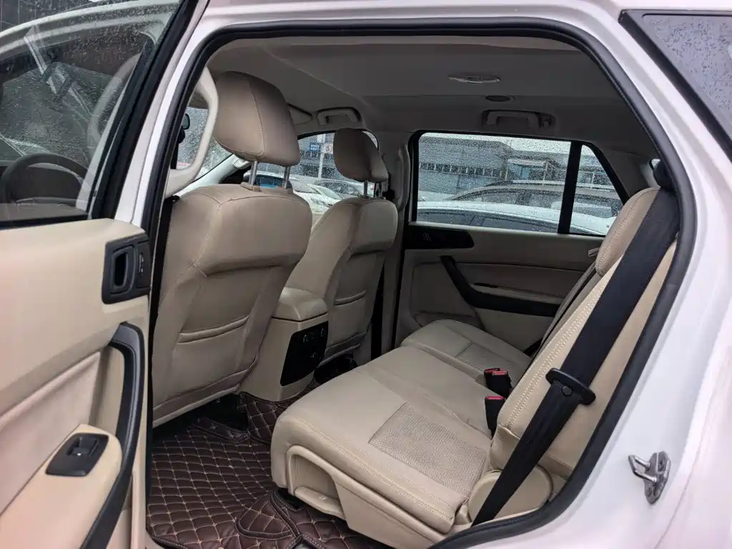 Ford Everest — миниатюра 10