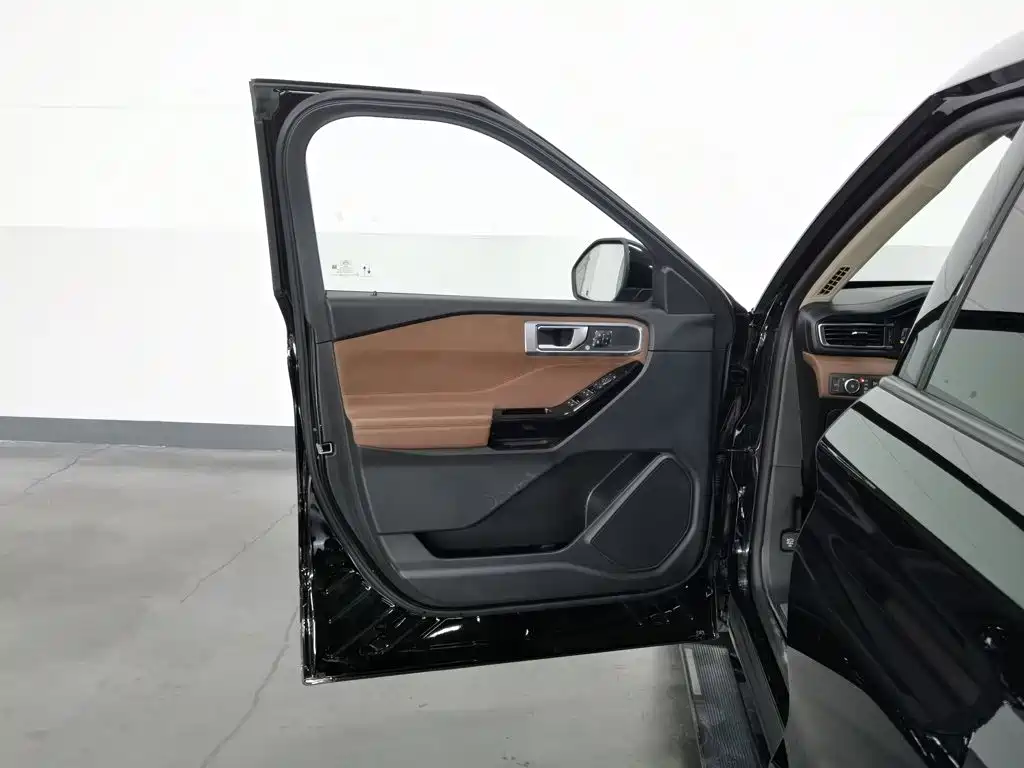 Ford Explorer — миниатюра 8