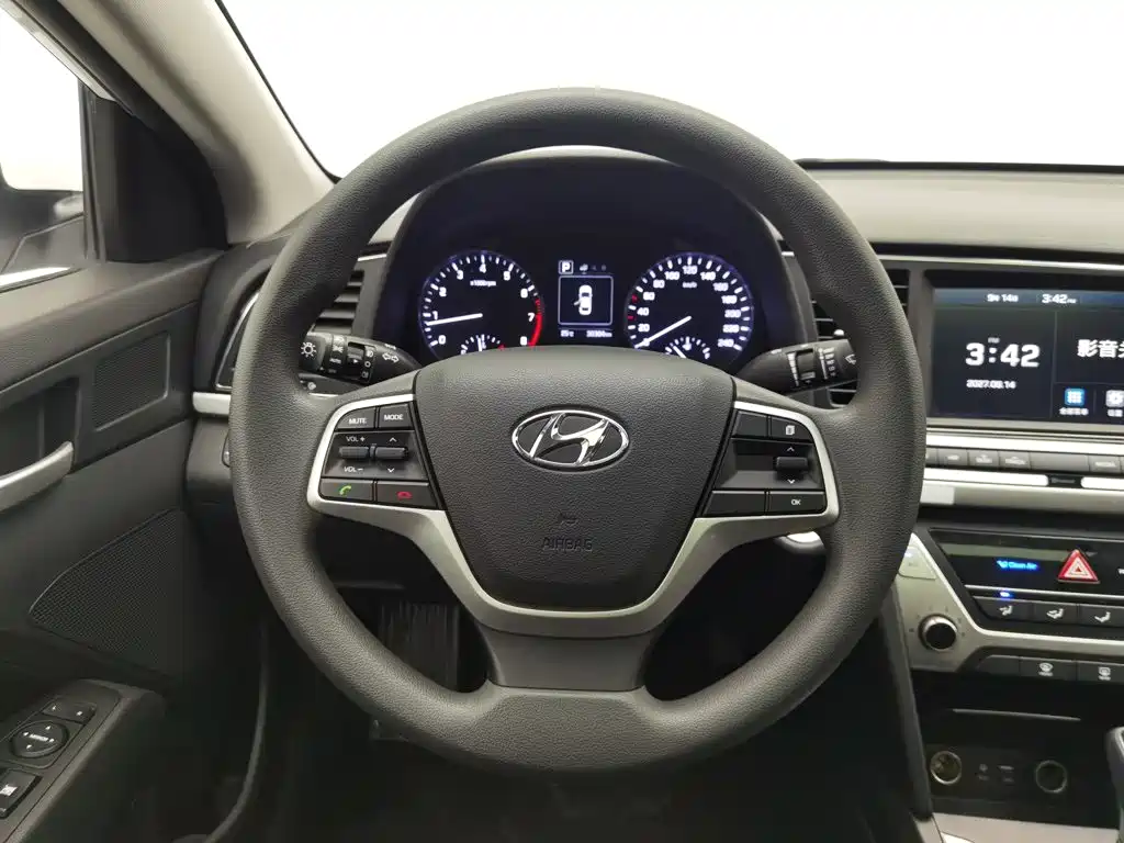Hyundai Elantra — миниатюра 11