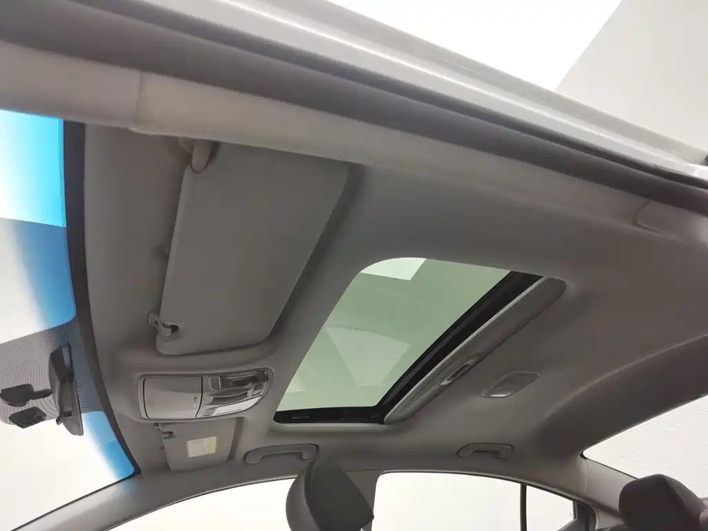 Hyundai Elantra — миниатюра 14