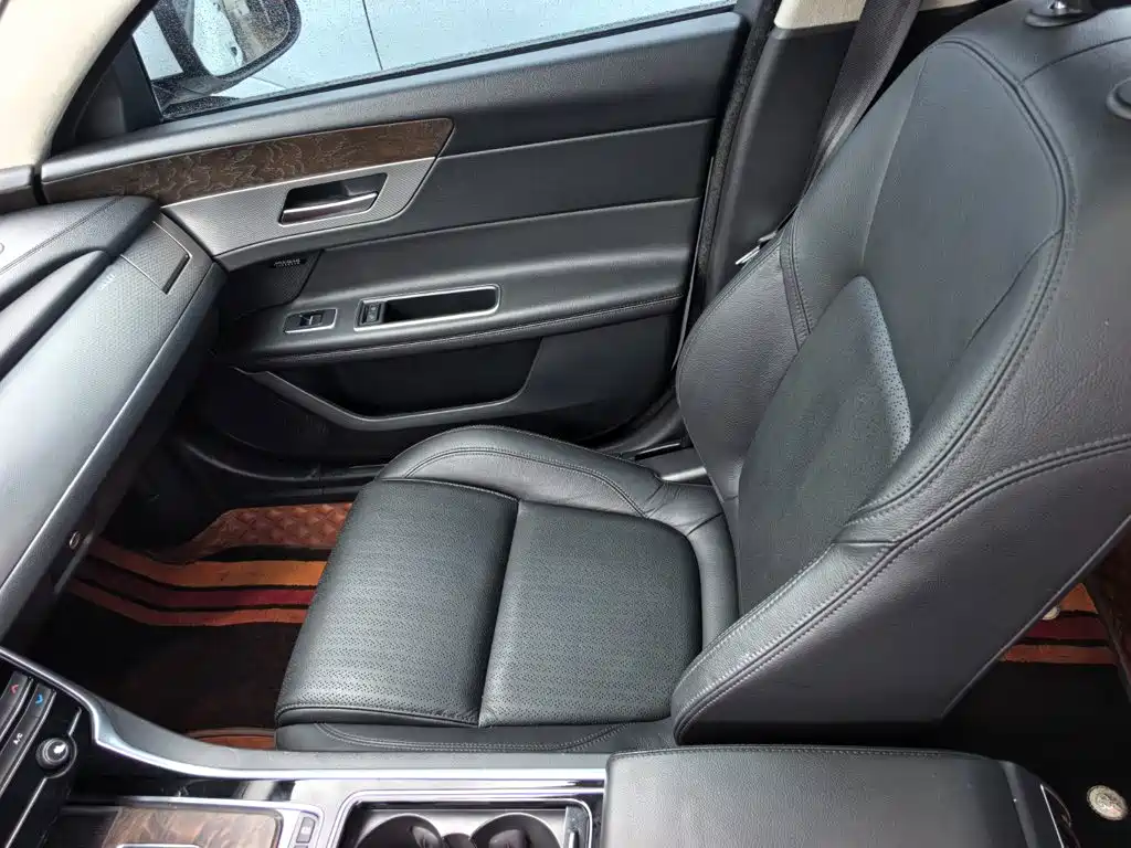 Jaguar XFL — миниатюра 11
