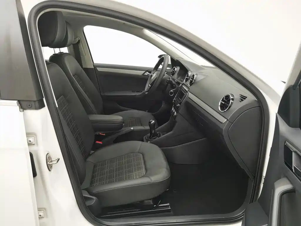 Volkswagen Jetta — миниатюра 23