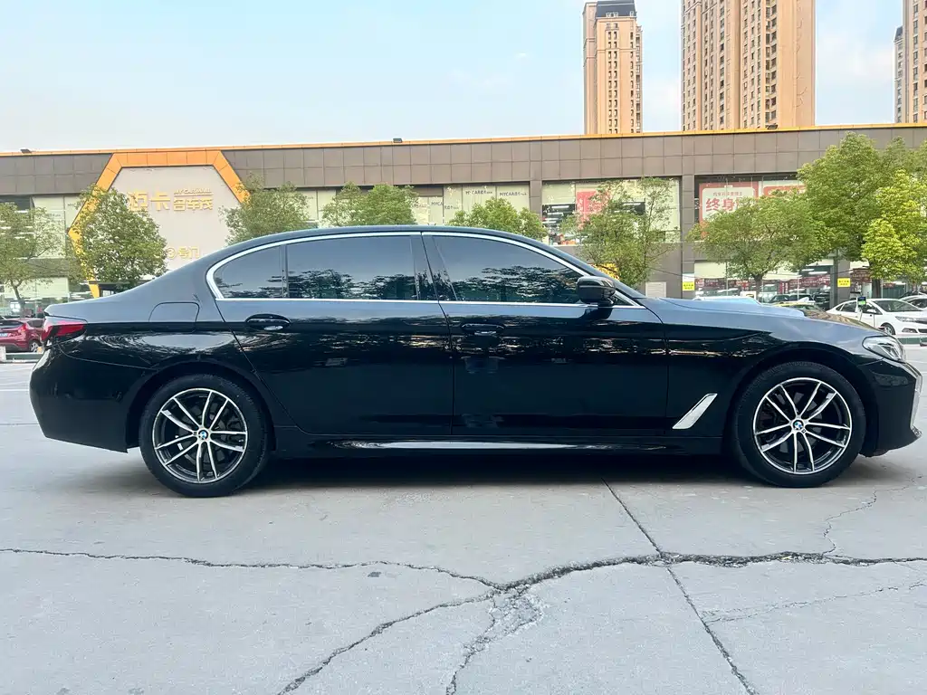 BMW 5 Series — миниатюра 5