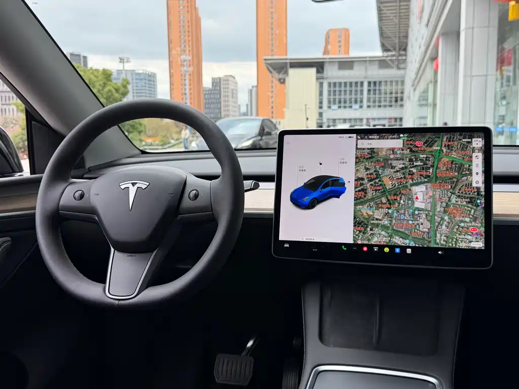 TESLA MODEL Y