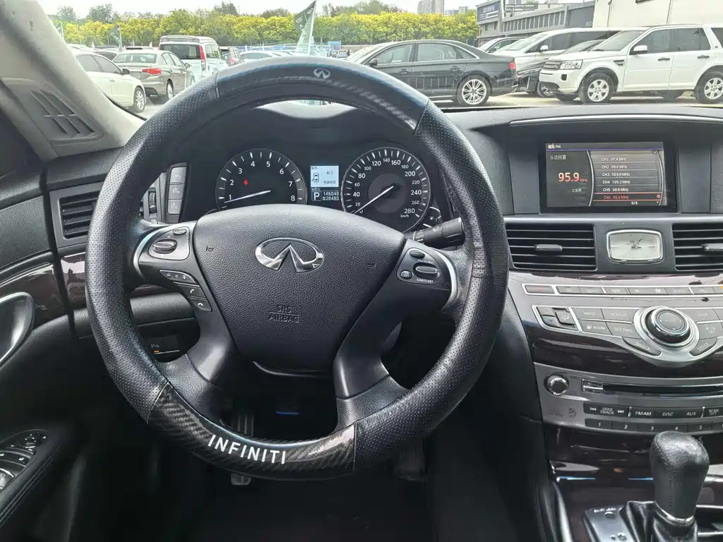 Infiniti M — миниатюра 12