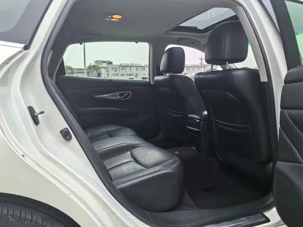 Infiniti M — миниатюра 13