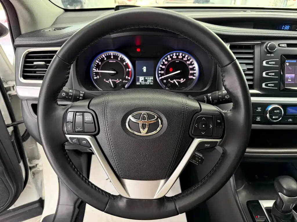 Toyota Highlander 2015 2.0T Luxury 7 мест