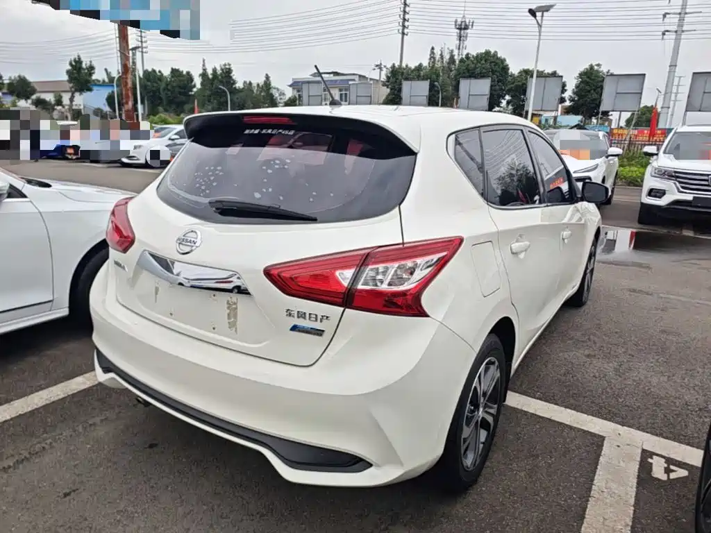 Nissan Tiida — миниатюра 7