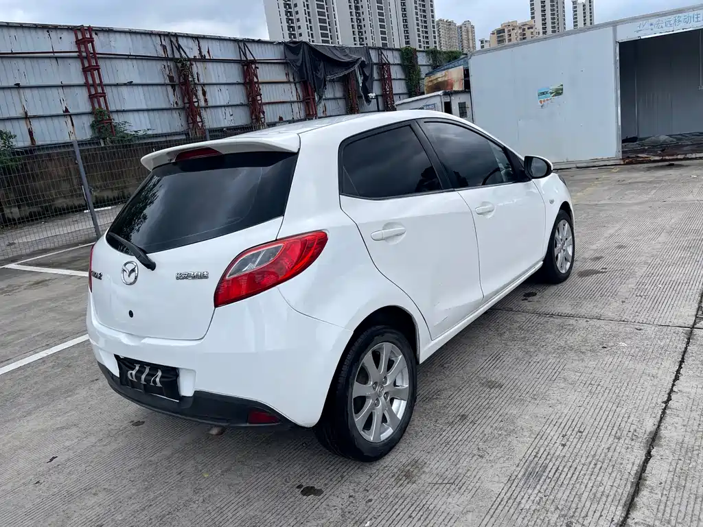 Mazda 2 — миниатюра 5