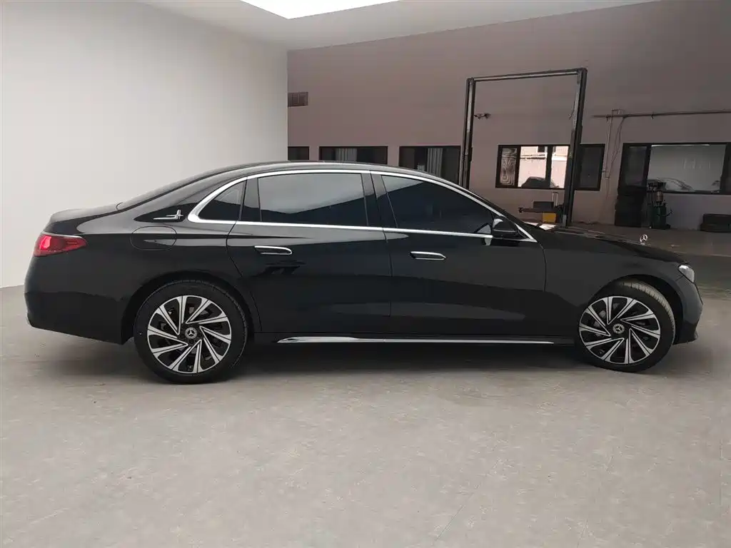 Mercedes-Benz E-Class — миниатюра 10