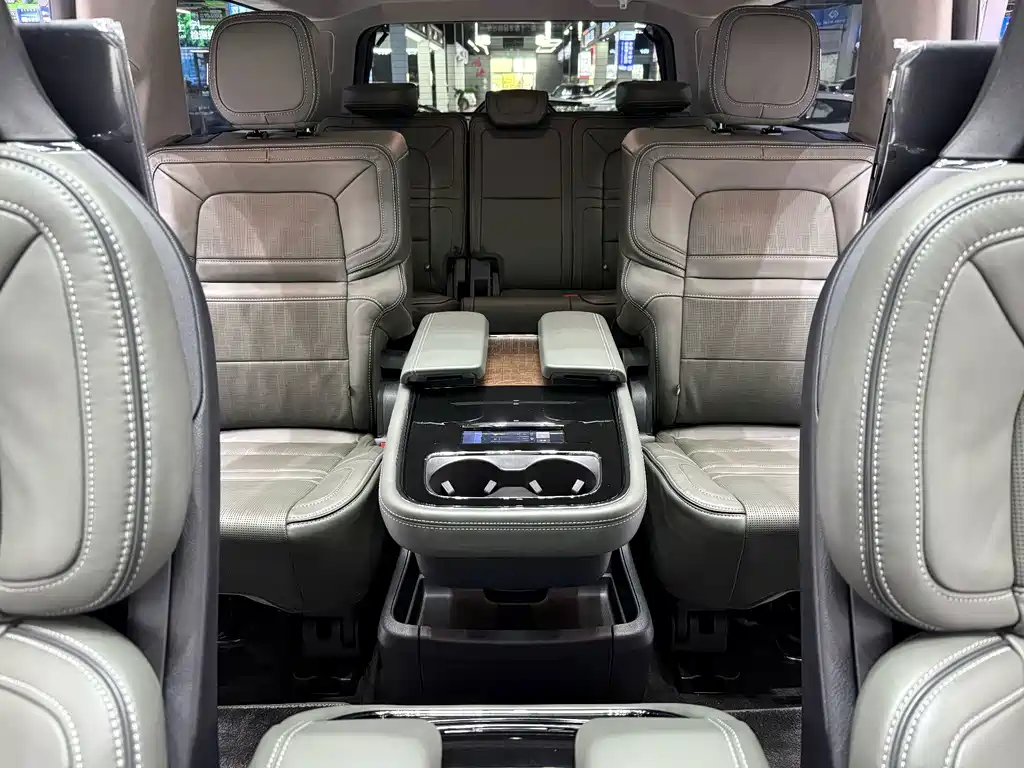 Lincoln Navigator — миниатюра 5