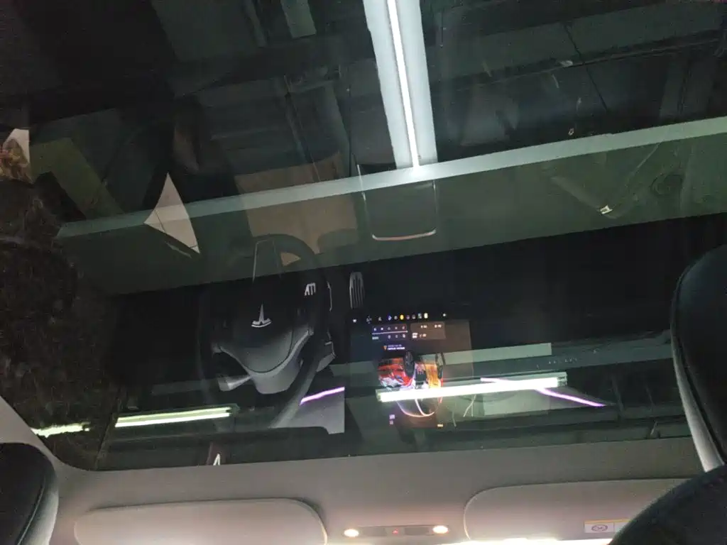 Tesla Model Y — миниатюра 18