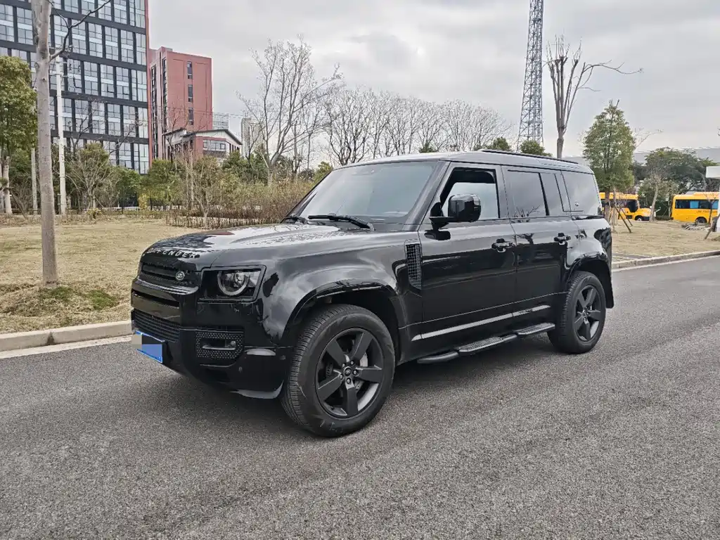 Land Rover Defender 2024