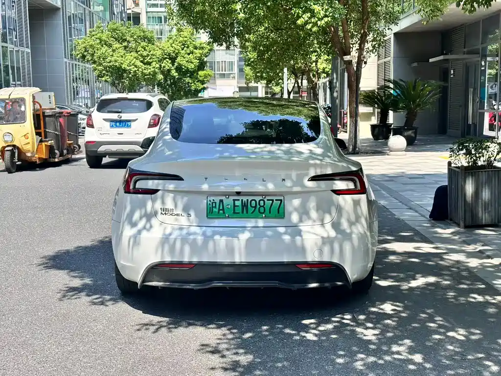 Tesla Model 3 — миниатюра 8