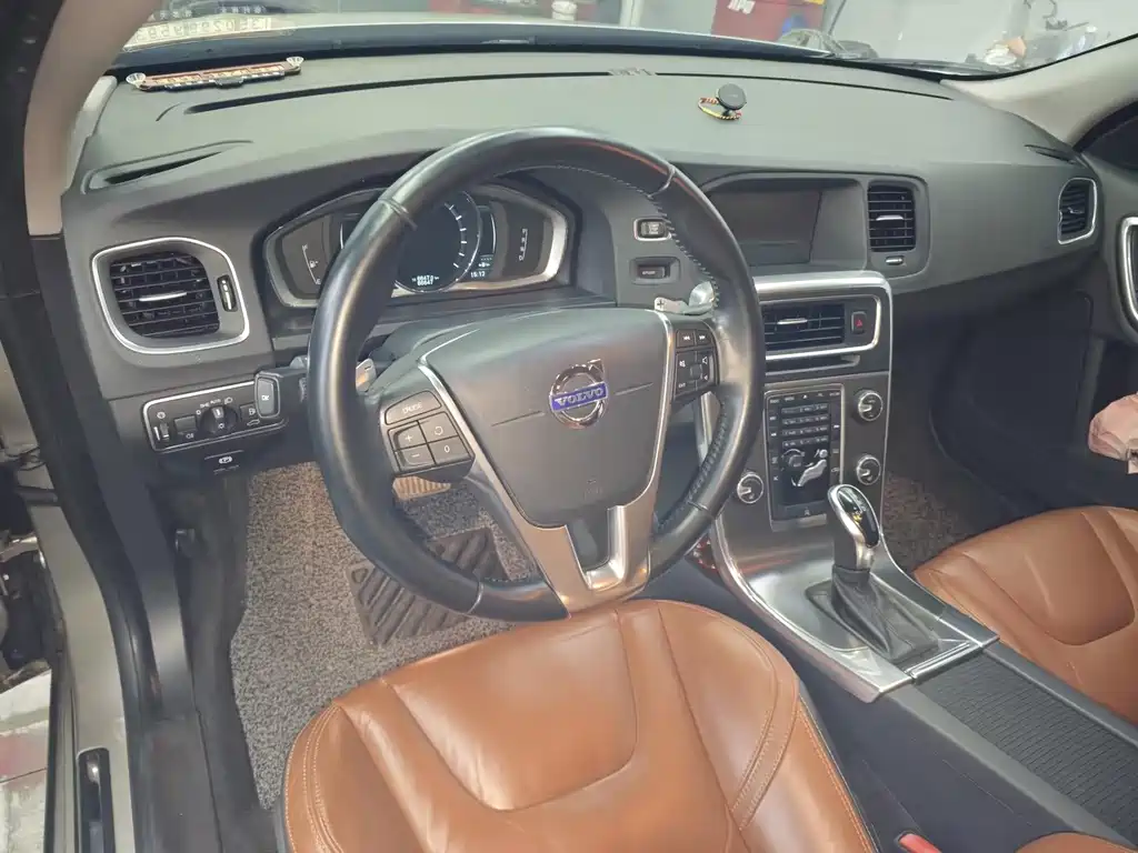 Volvo S60 (Import) — миниатюра 9