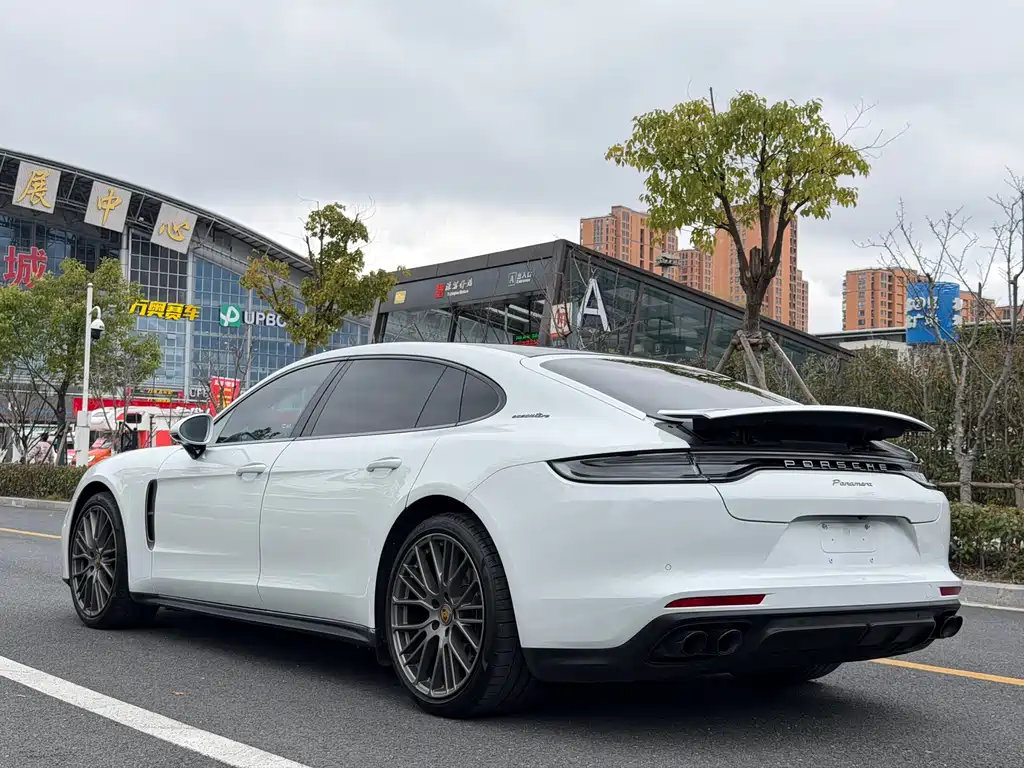 PORSCHE PANAMERA