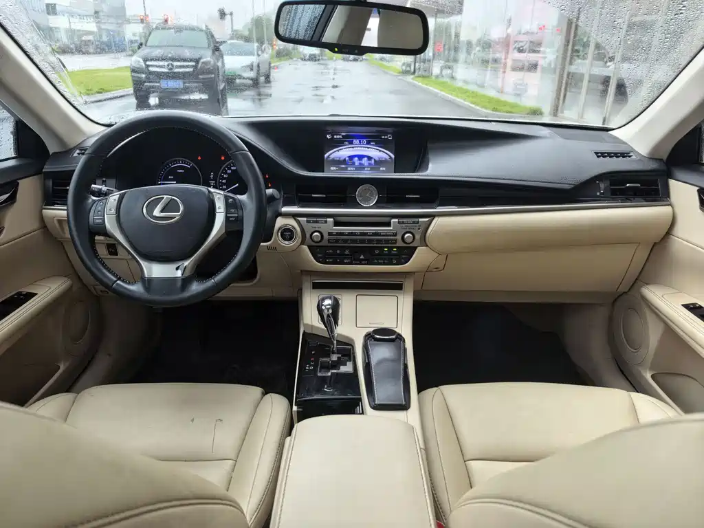 Lexus ES — миниатюра 11