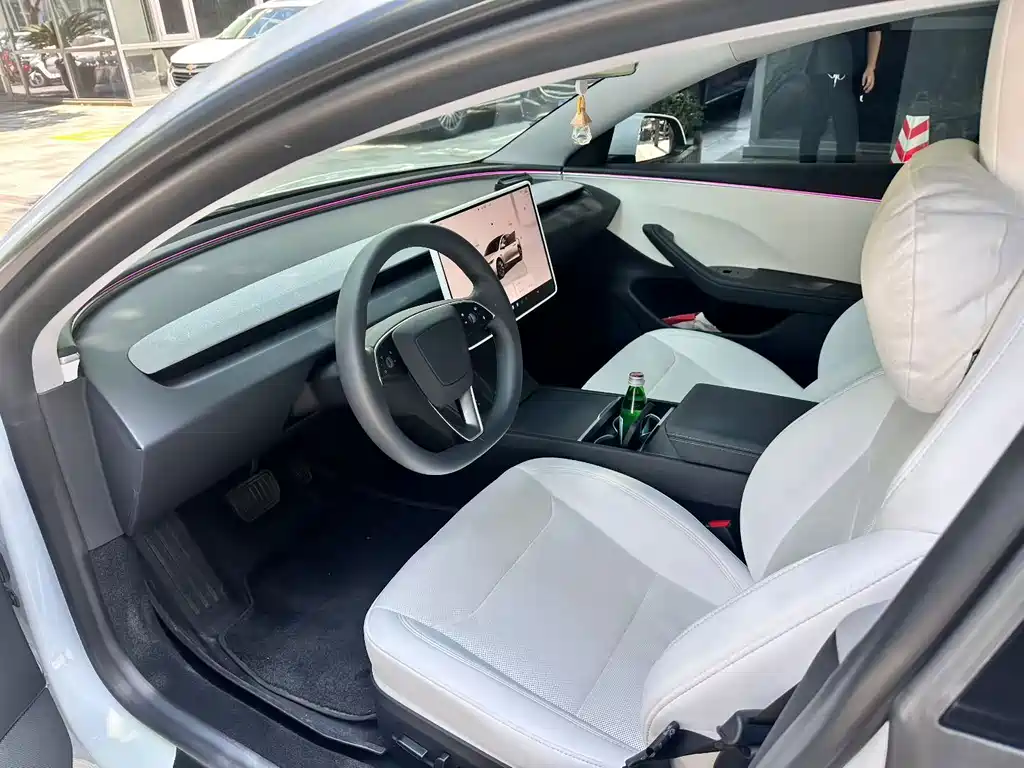 Tesla Model 3 — миниатюра 4