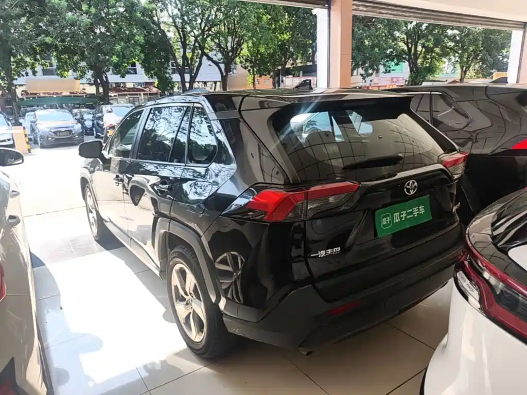 Toyota RAV4 — миниатюра 5