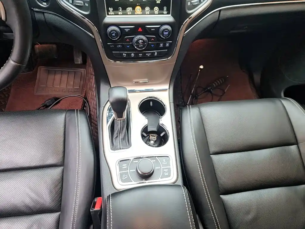 Jeep Grand Cherokee (Import) — миниатюра 14