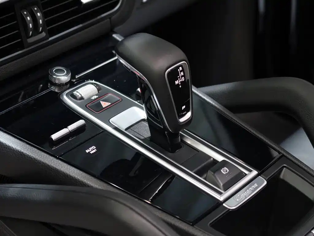 Porsche Cayenne — миниатюра 8
