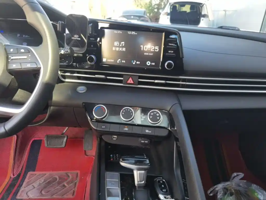 Hyundai Elantra — миниатюра 13