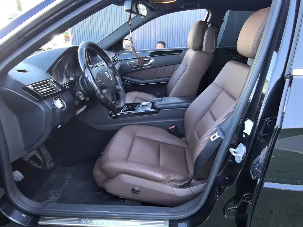 Mercedes-Benz E-Class — миниатюра 9