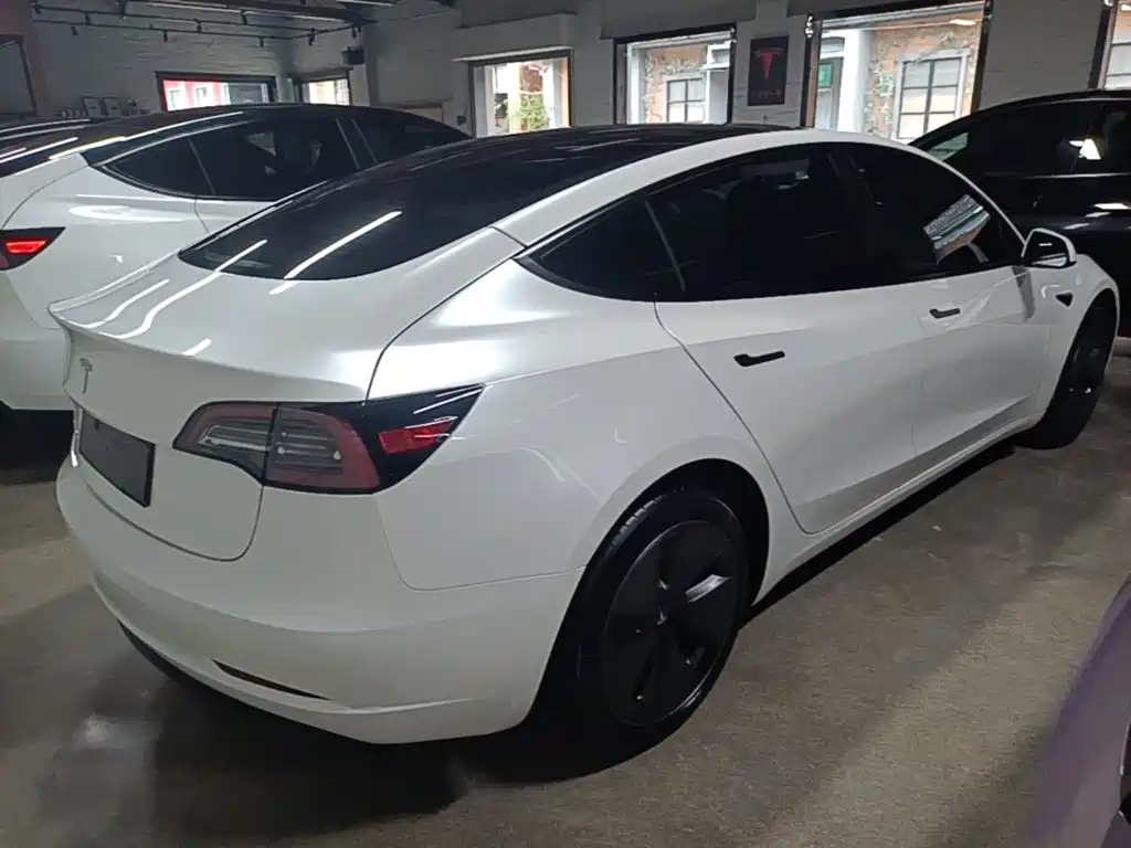 Tesla Model 3 — миниатюра 6